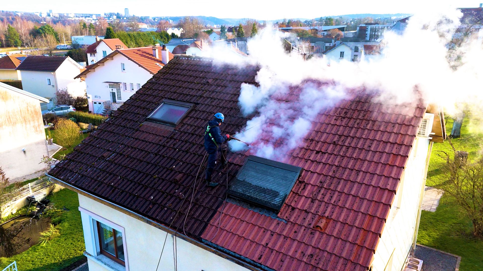 Nettoyage et préparation de toiture avant installation solaire