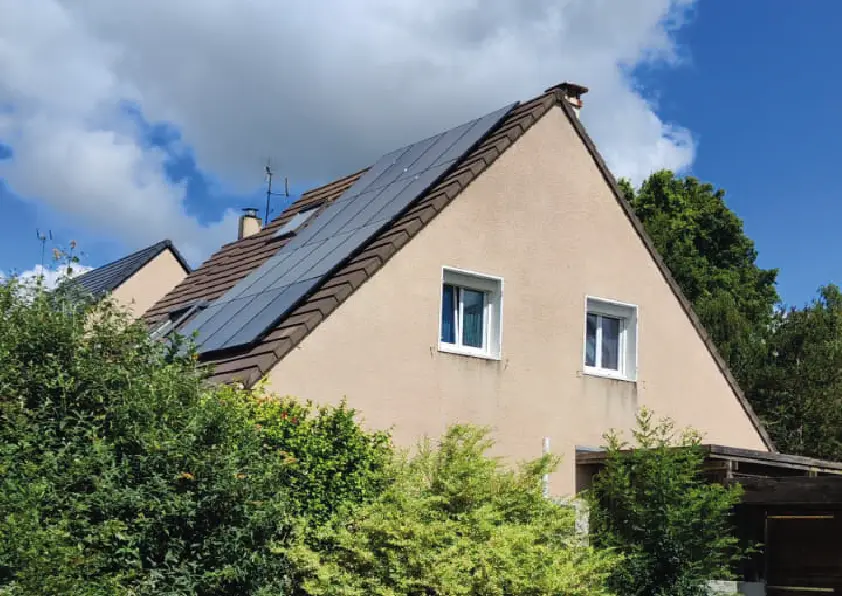 Panneaux solaires installés sur toiture, Loire-Atlantique